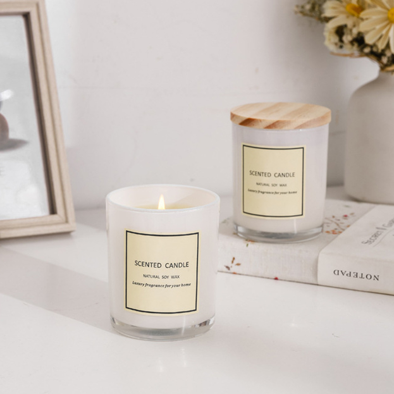 مجموعة هدايا من شموع عيد الميلاد الرومانسية المستديرة المصنوعة يدويًا من شمع الصويا بوزن 150 جرامًا معطرة برائحة نباتية فاخرة