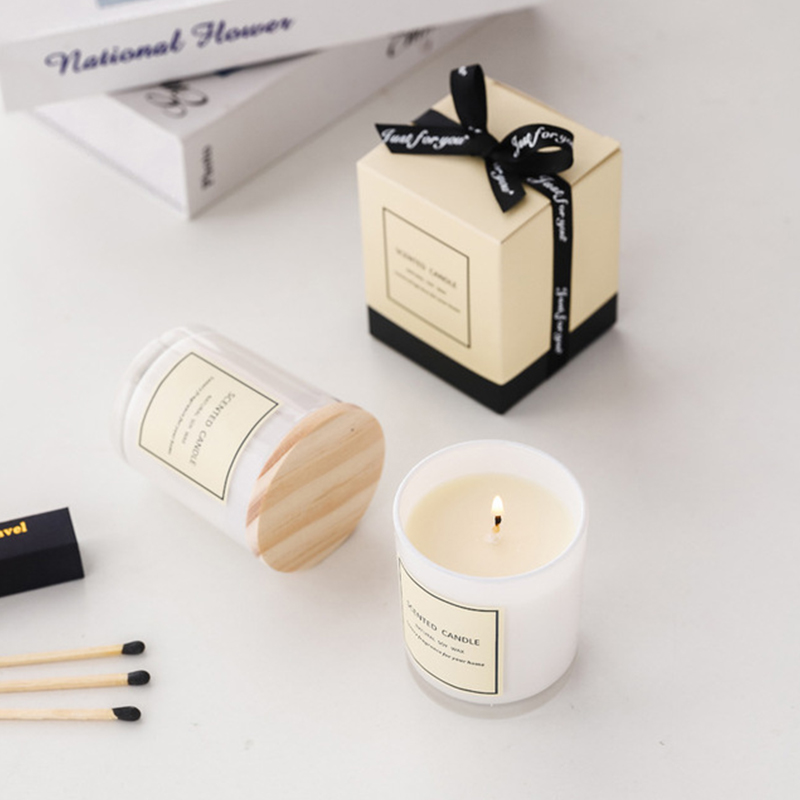 مجموعة هدايا من شموع عيد الميلاد الرومانسية المستديرة المصنوعة يدويًا من شمع الصويا بوزن 150 جرامًا معطرة برائحة نباتية فاخرة