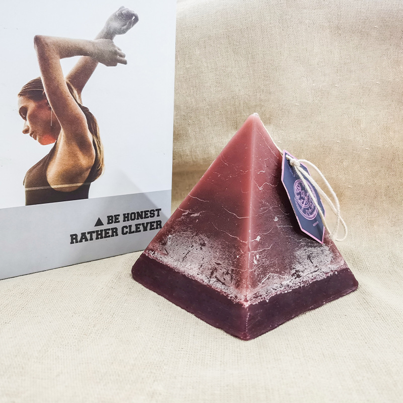 شمعة كريستال فاخرة 250 جرام مصنوعة يدويًا من شموع هرمية معطرة بالزودياك مع بلورات