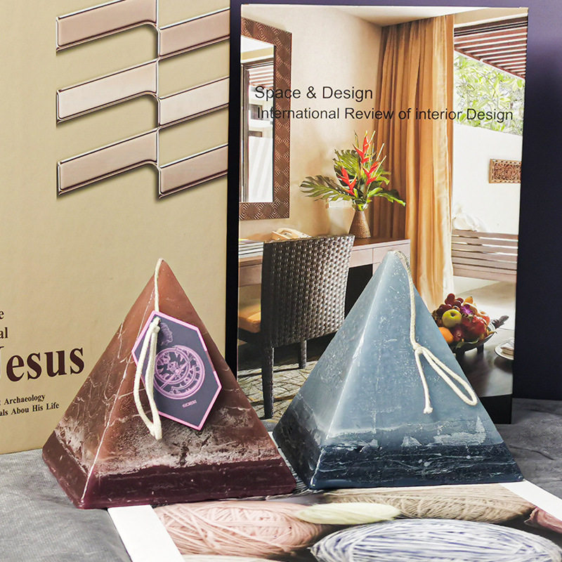 شمعة كريستال فاخرة 250 جرام مصنوعة يدويًا من شموع هرمية معطرة بالزودياك مع بلورات