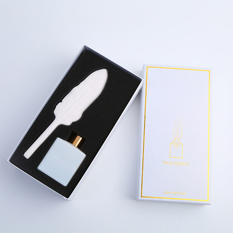 موزع ريش سيراميك على شكل زجاجة زجاجية بيضاء غير لامعة سعة 150 مل للعطور المنزلية