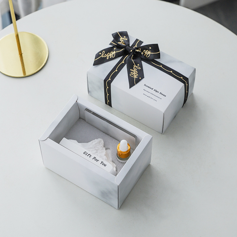 مكيف هواء من الجبس الصلب، ناشر حجري، قلادة علاج عطري صديقة للبيئة، ديكور داخلي للسيارة، عطر منفذ هواء الزفاف